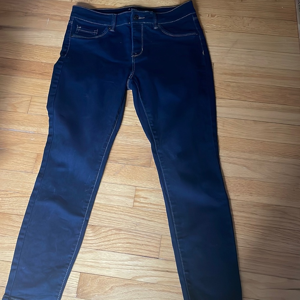 EUC D Jeans dark wash ankle length.